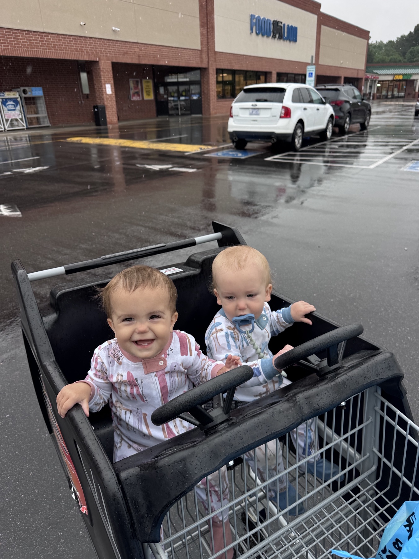 KC (Kensington) and Delaney from Little Twin Adventures, photo 3